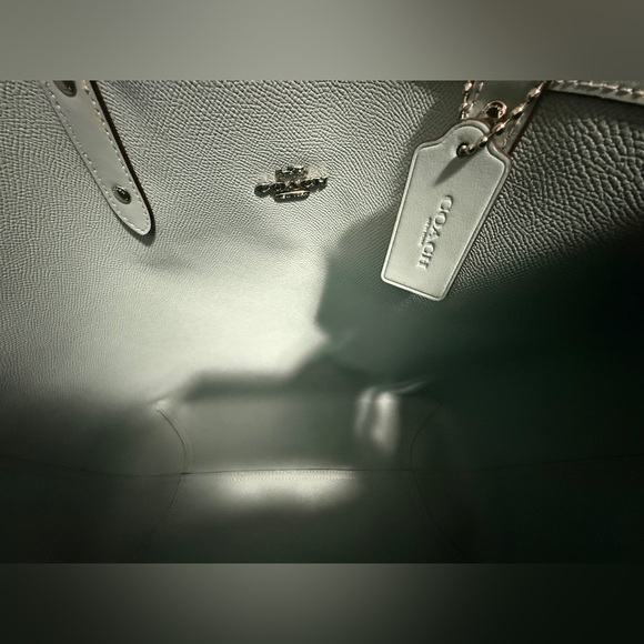 Coach Reversible Large City Tote in the colorway Light Khaki/Seafoam. With Pouch - Picture 10 of 15